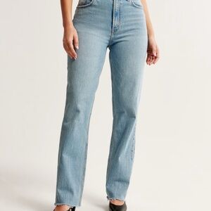 Abercrombie & Fitch Curve Love Ultra High Rise 90s Slim Straight Jean 25L